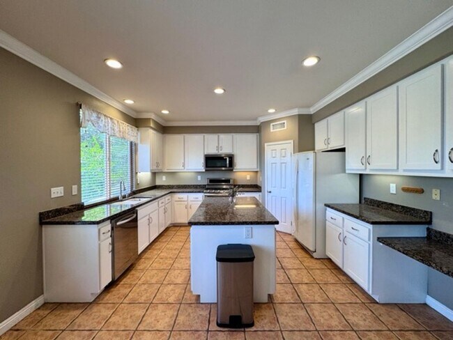 Building Photo - Beautiful Corona Pool Home with 4 bedroom ...