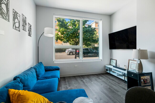 Building Photo - Grand 1 Bed