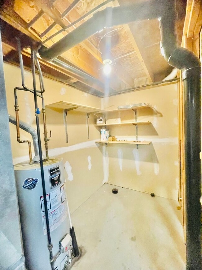 Building Photo - 3-Bedroom 2.5 bath Townhome in Imperial – Style, Space & Sophistication