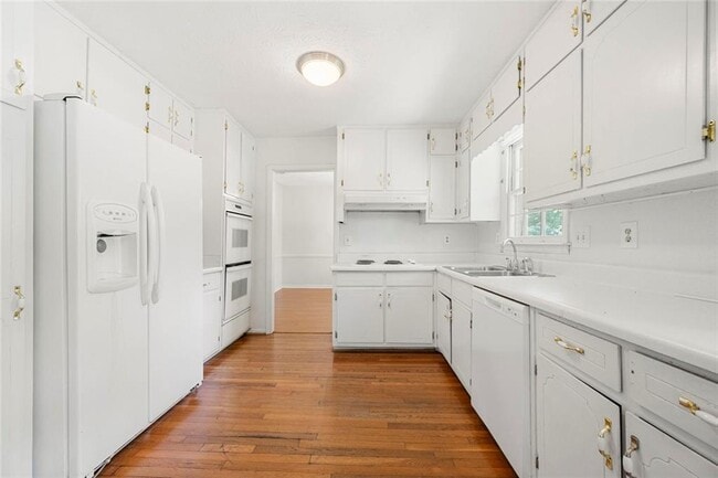 Building Photo - 4000 Pinehurst Pl