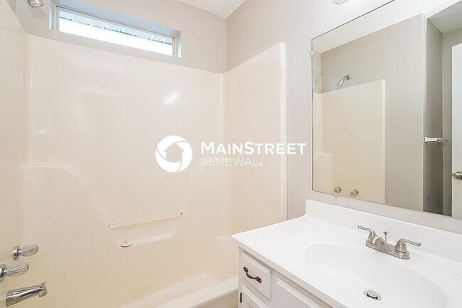 Building Photo - 3 Bedroom Pet-Friendly Home in Nashville, TN with Main Street Renewal