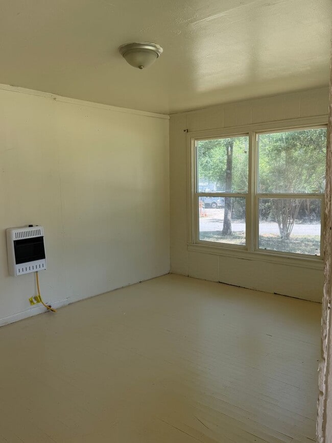 Building Photo - 3709 Beverly Dr
