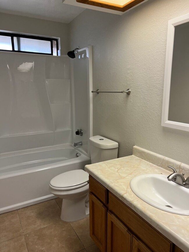 Building Photo - Please contact Vaughn Realty to set up an ...