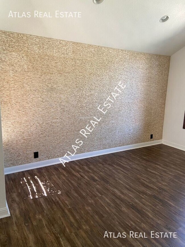 Building Photo - 2363 W Hemlock Court