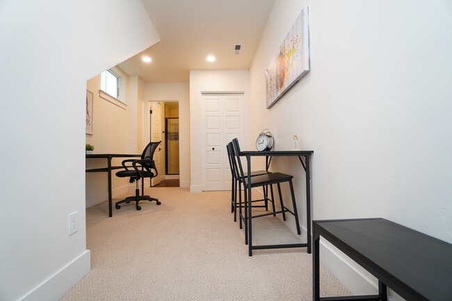 Building Photo - 479 E Violets Cv Ln