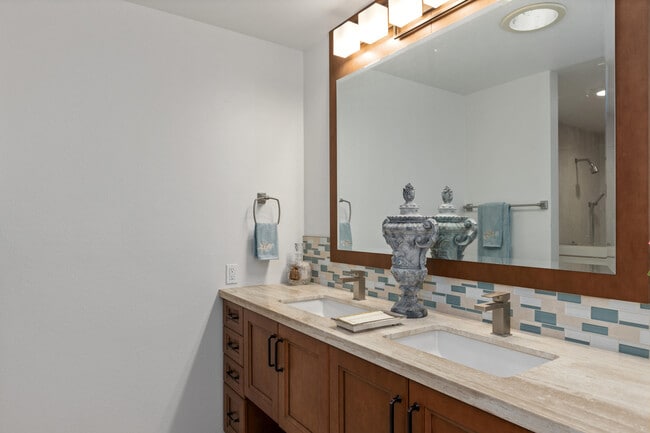 Building Photo - 73335 Oriole Ct