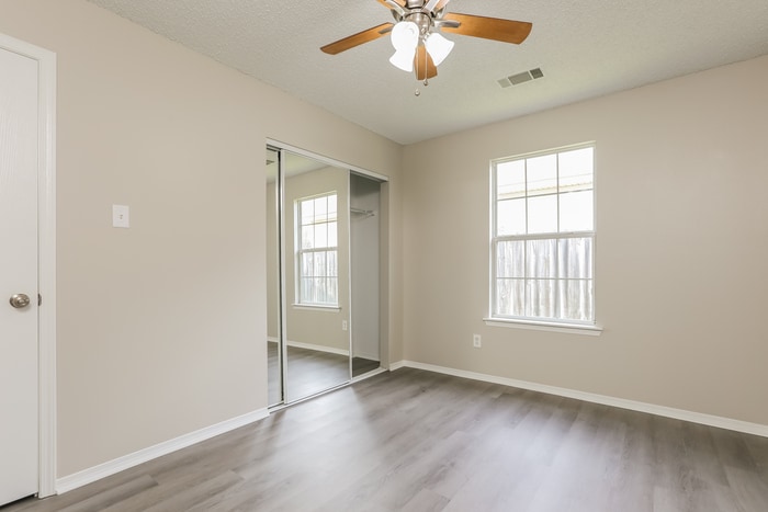 Building Photo - 117 Village Dr