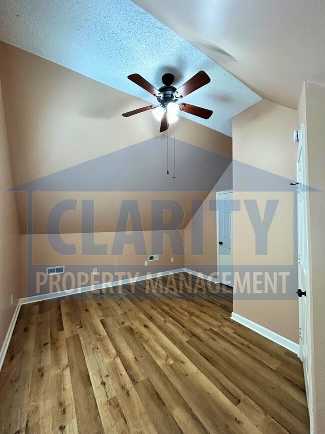 Building Photo - Convenient 3-Bedroom, 2-Bath Home in a Cen...