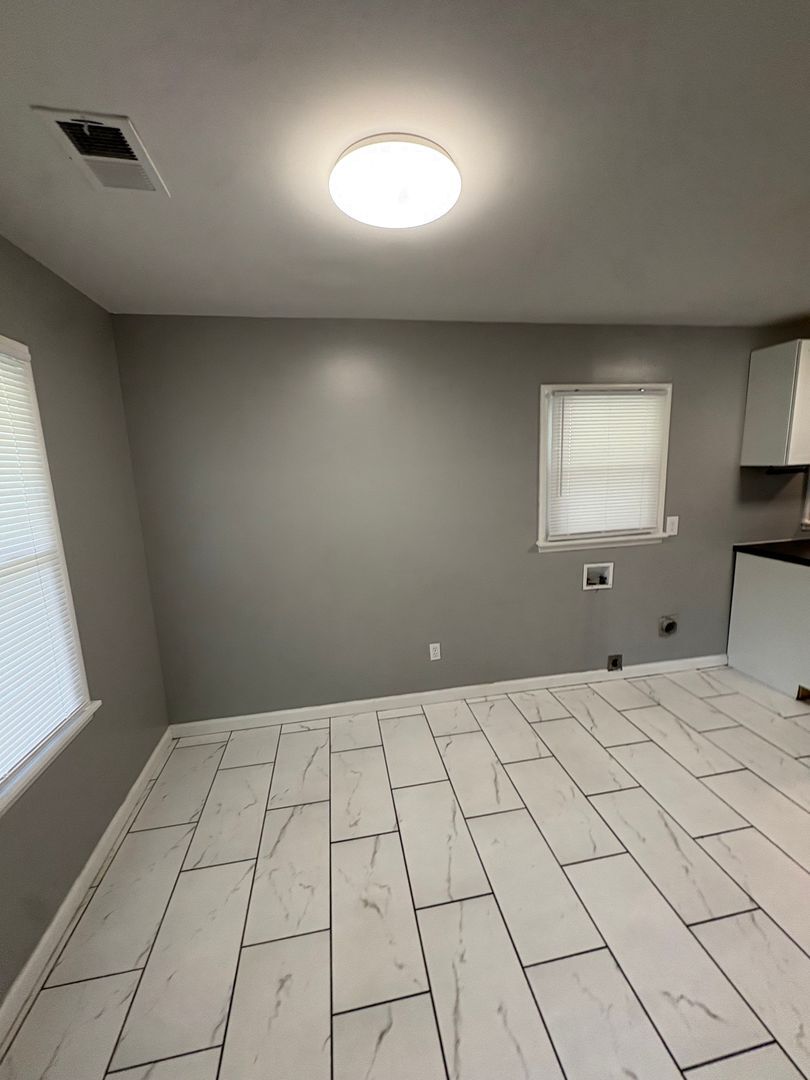 Building Photo - 1801 Myrna Ln