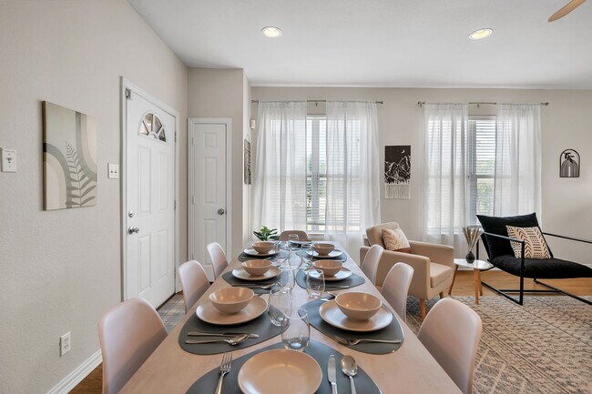 Building Photo - 1425 E James St