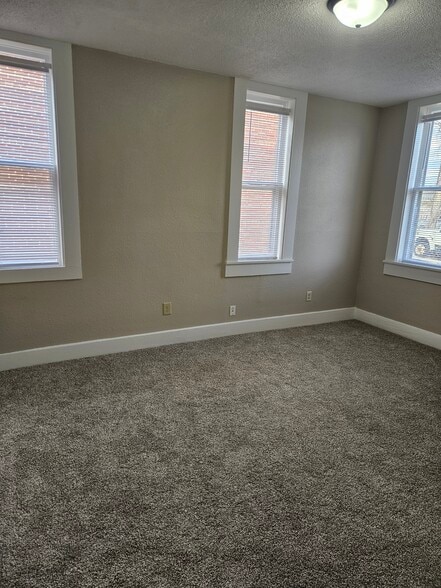 Building Photo - 609 Market St