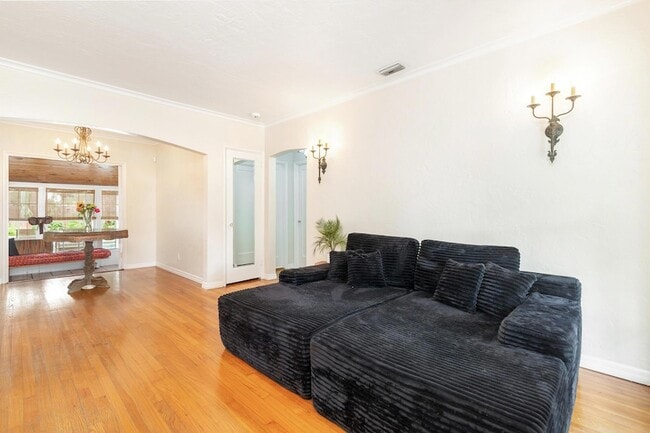 Building Photo - 341 Nottingham Blvd