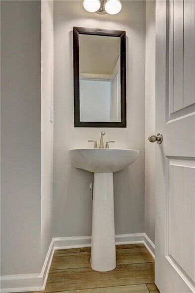 Building Photo - 479 Payne Dr