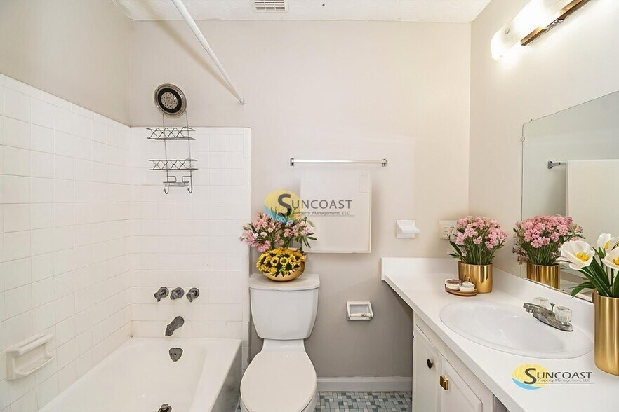 Building Photo - 4533 Jade Dr E