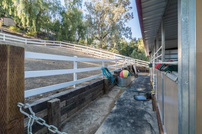 Building Photo - 5734 Fairview Pl