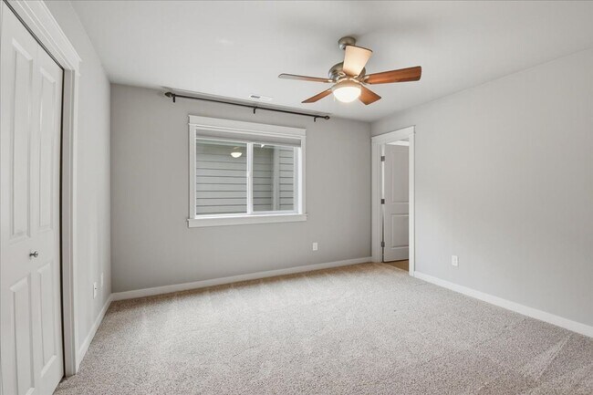 Building Photo - 4bd/4.5ba Sammamish Home