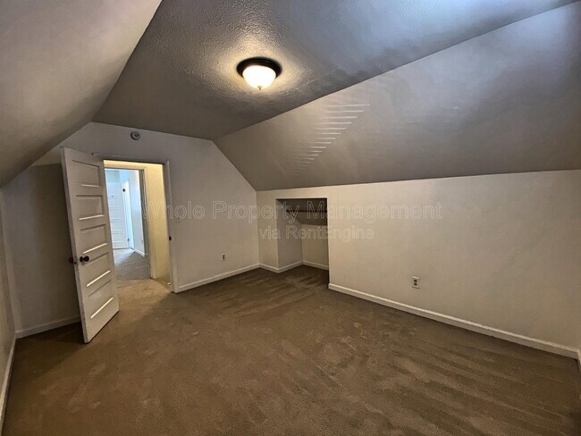 Building Photo - 715 Elati St