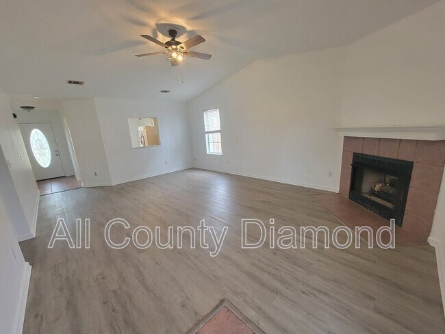 Building Photo - 1609 Vecuna Cir