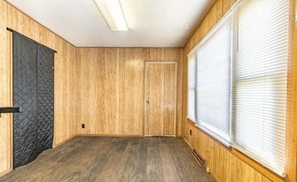 Building Photo - 164 N 9th St