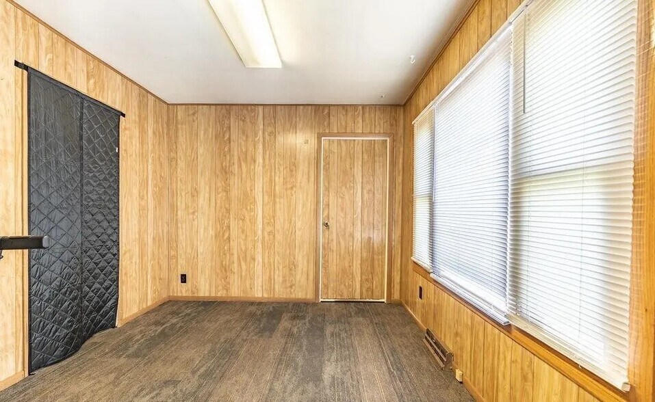 Primary Photo - 164 N 9th St