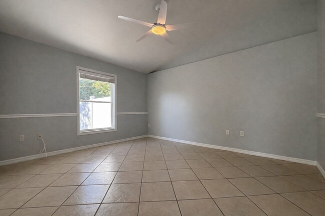 Building Photo - 3216 SW 7th Pl