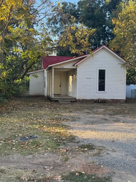 Building Photo - 316 E Kenworthy St