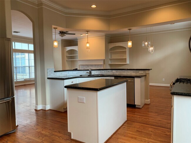 Building Photo - 406 Fowler St