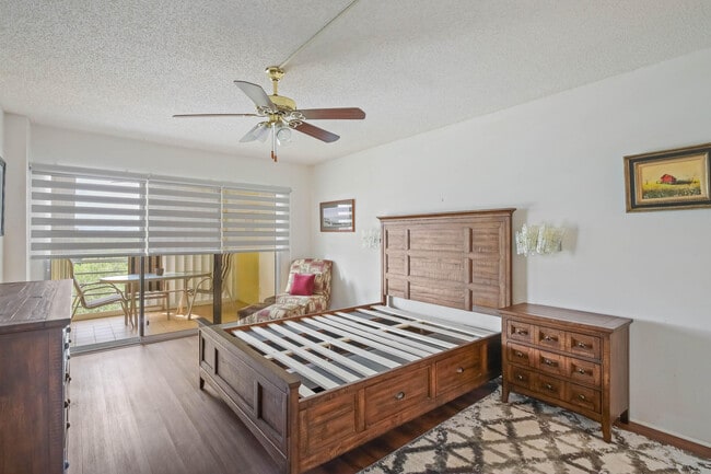 Building Photo - 3951 Via Poinciana