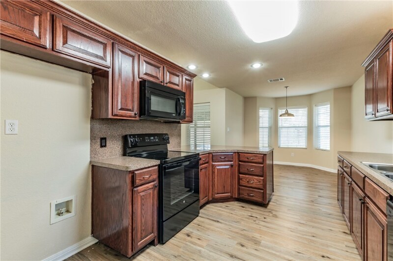 Building Photo - 208 Pearl Dr