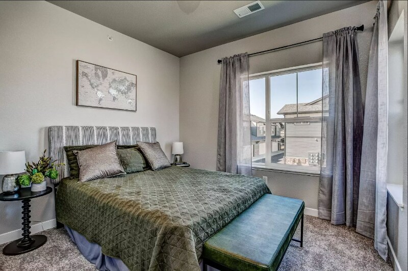 Building Photo - 4153 N Park Dr