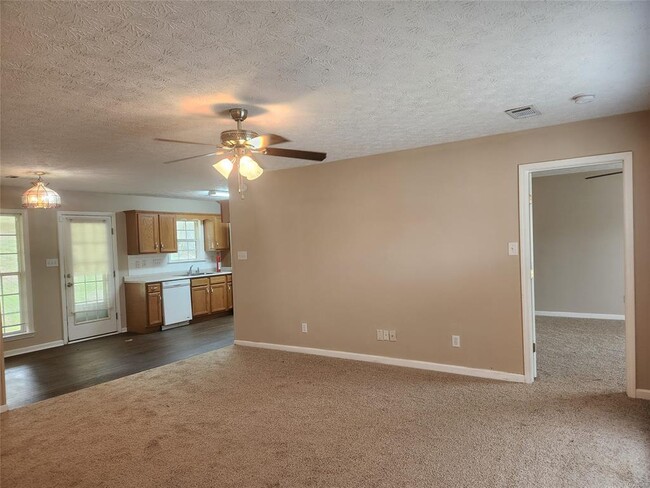 Building Photo - 812 Joan Ln