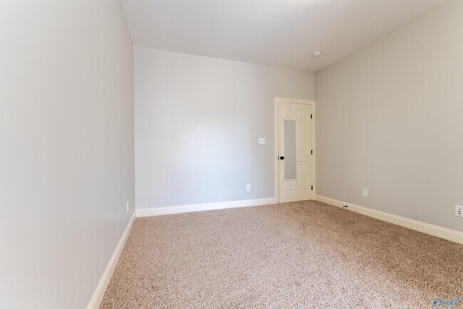 Building Photo - 525 W Mossyleaf Dr SW