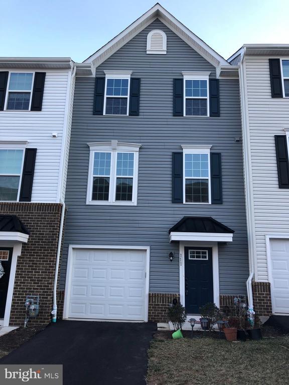 Building Photo - 111 Almond Dr