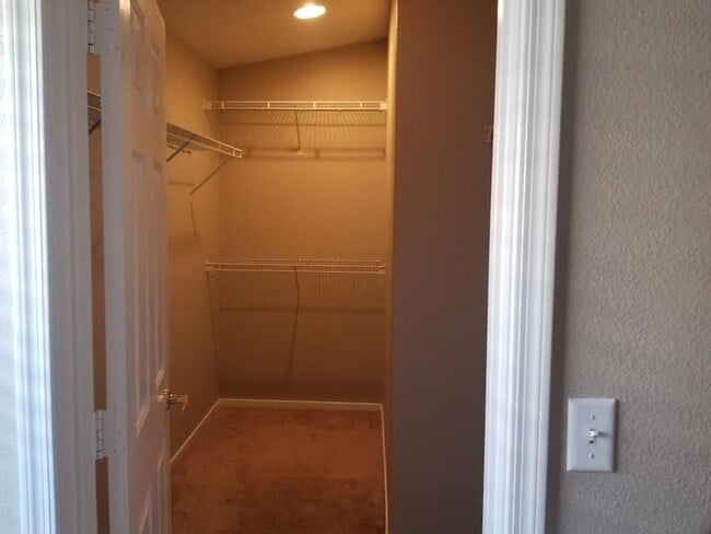Building Photo - Henderson/Seven Hills - Single Story Gated...