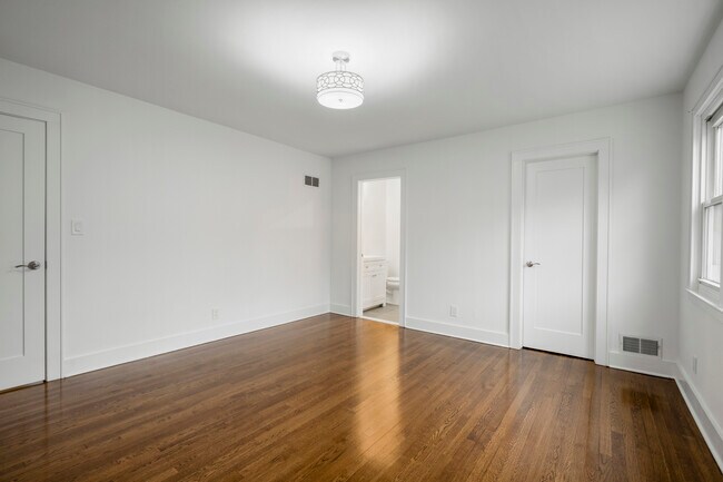 Building Photo - 319 Wagner Ave