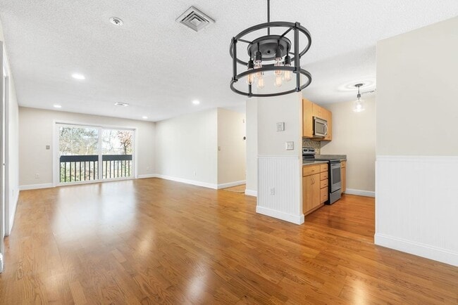 Building Photo - 15 Bower Rd