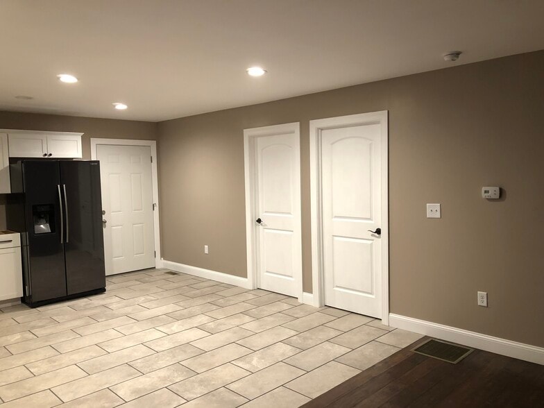 Building Photo - 292 Preston Road APT 2