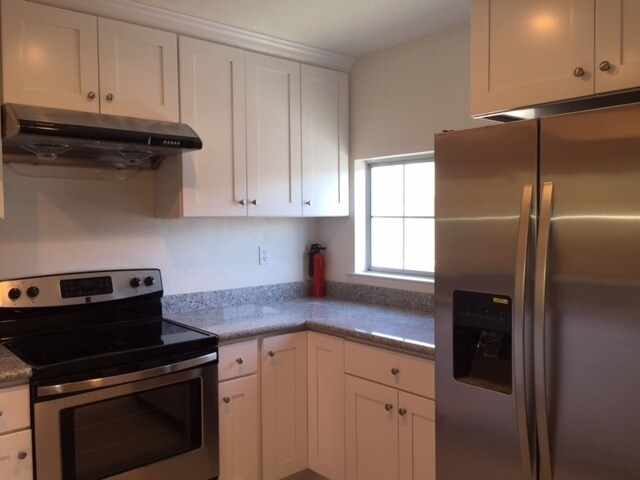 Building Photo - Belmont Hills Sanctuary: 3 En-Suite Suites Behind Oracle & Farallon Park