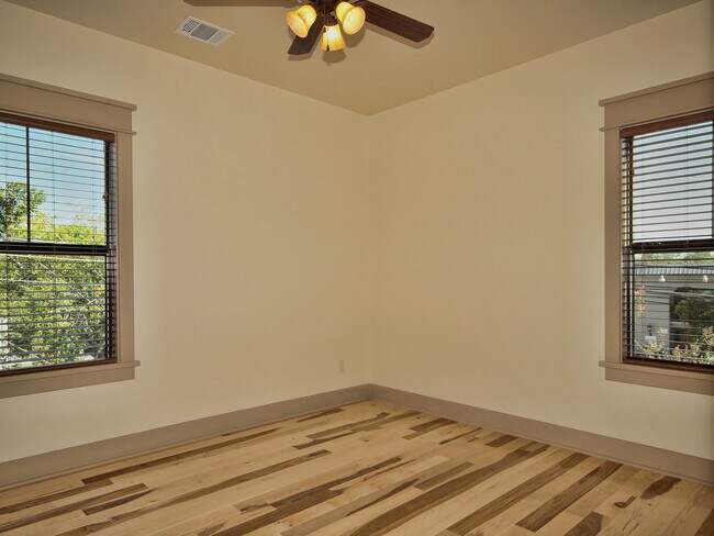 Building Photo - 2917 Rio Grande St