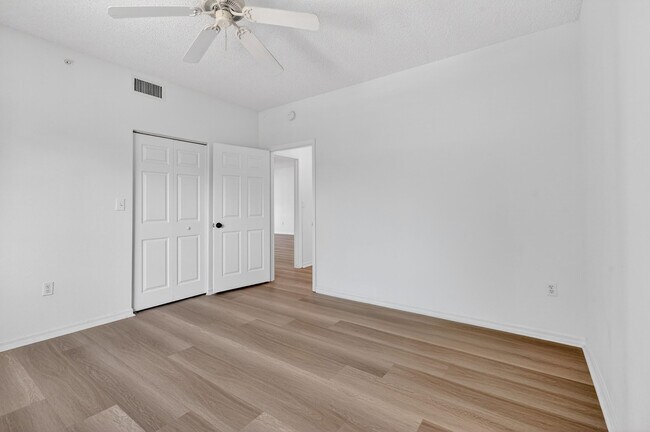 Building Photo - 2804 Sarento Pl