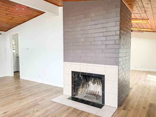 Building Photo - 18731 Hanna Dr