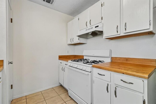 Building Photo - 722 Wales Way