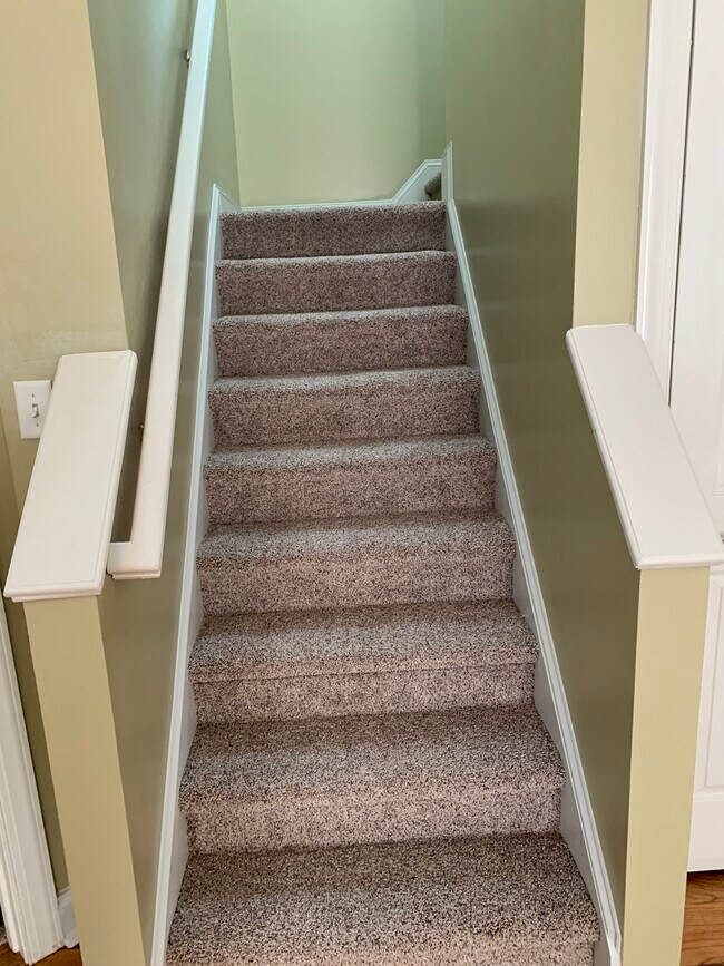 Building Photo - 1024 Hazel St