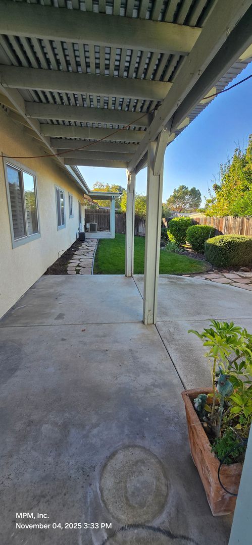 Building Photo - 3 bedroom 2 Bath home with garage, yard and shed