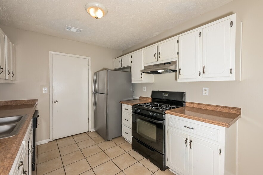Building Photo - 8756 Ansley Way