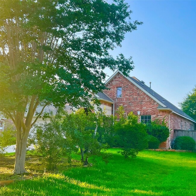 Building Photo - 6 Dragon Hill Pl