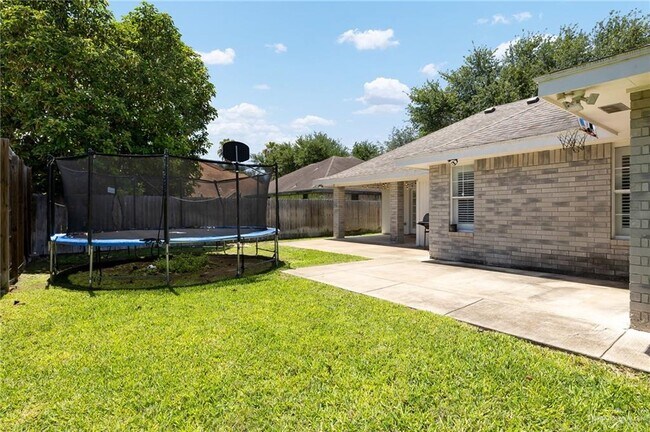 Building Photo - 19 Wisteria Ave