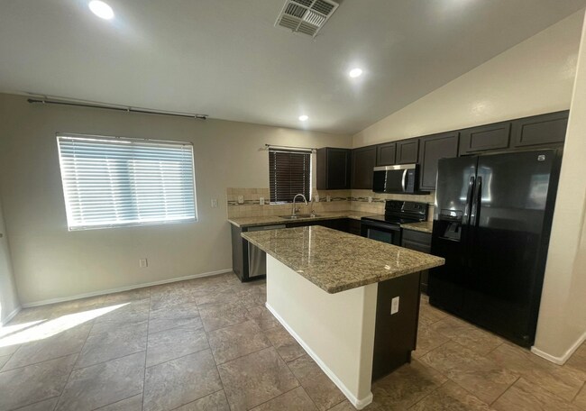 Building Photo - 24403 N Oasis Blvd