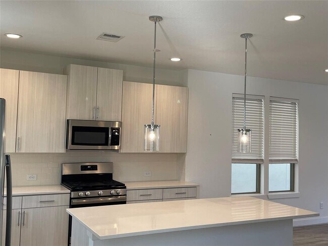 Building Photo - 18720 Centro Main St