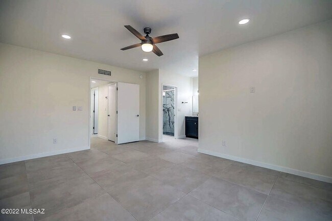 Building Photo - 4989 N Territory Ave